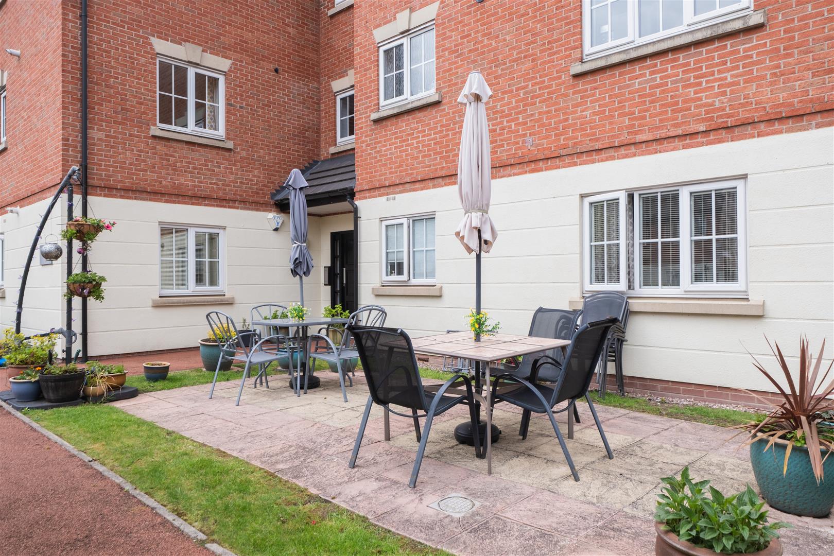 2 bedroom  Flat for Sale in Northwich